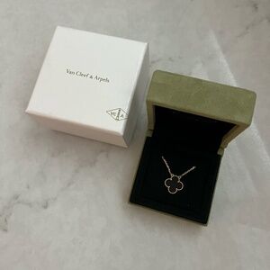 Authentic Van Cleef & Arpels Vintage Alhambra pendant, 18K yellow gold, onyx